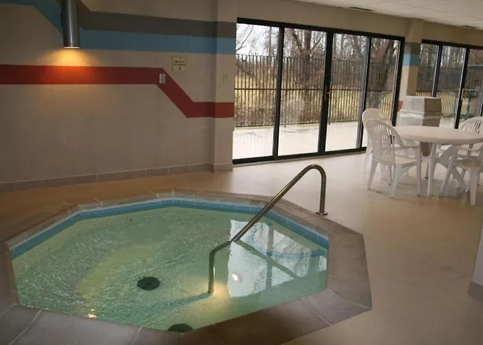 Hampton Mt. Vernon Hotel 3*